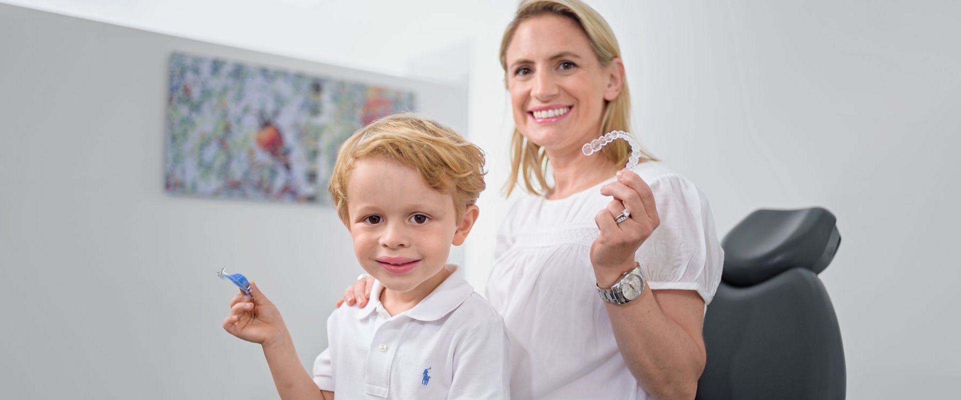 Enfant et adulte en consultation orthodontique